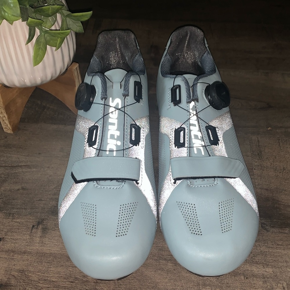 Santic Men's Athletic Shoes - Gray and Silver